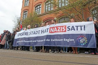 Zwickau: Protest gegen NPD-Kundgebung -