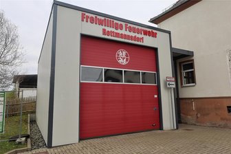 Zwickau: Rottmansdorfer Feuerwehrleute müssen auf saniertes Gerätehaus warten - Das Gerätehaus der Feuerwehr Rottmannsdorf ist ein Sanierungsfall. Doch zunächst sind andere Gerätehäuser dran.