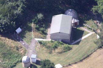 Zwickau: Schulsternwarte lädt zu Beobachtungsabend ein - Blick auf die Sternwarte samt Planetarium.
