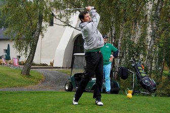 Zwickau: Sport-Asse beim Golf-Turnier zugunsten von Waisenkindern am Start - Auch das Schwimm-Ass Stev Theloke ist diesmal wieder dabei.