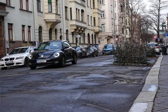 Zwickau: Teilstück des Poetenweges soll nach mehrjähriger Verzögerung grundlegend ausgebaut werden - Der Poetenweg in Zwickau befindet sich in einem schlechten Zustand. Ab April soll er ausgebaut werden.