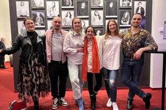Zwickau: Theaterstück wird nur noch einmal aufgeführt: am Ostermontag - Tamó Gvenetadze (Dritte von links) mit dem „EUdaimonia“-Team. Foto: Ludmila Thiele