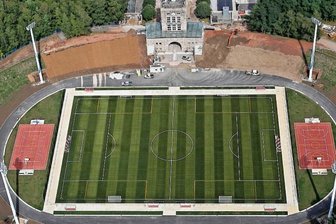 Zwickau: Umgebautes Stadion eröffnet mit Wettkämpfen - 