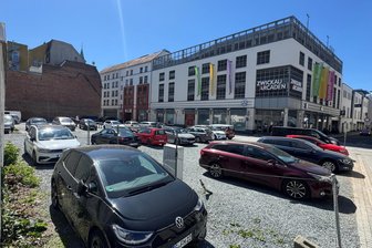 Zwickau: Umgestaltung der Brache der Marienstraße verzögert sich - Streit um Eistruck - Die Freifläche an der Marienstraße wird vorerst nicht umgestaltet, der Parkplatz bleibt.