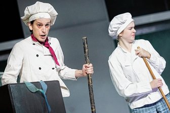 Zwickau und Plauen sind sich einig: Keine Abstriche am Theater - Viele Köche, aber kein verdorbener Brei - eine Szene aus dem aktuellen Stück "Rusalka". Zwickau und Plauen geben jährlich zusammen 10 Millionen Euro für das gemeinsame Theater aus. Das soll so bleiben. 