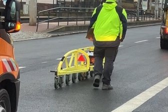 Zwickau: Unebenheiten nach Straßensanierung werden geprüft - Die Unebenheiten nach der Sanierung der Straßen sind jetzt genau erfasst worden.
