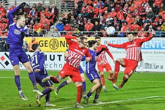 Zwickau unterliegt im Derby: "Jetzt ist vor allem Leere im Kopf" - "Für mich war das nicht überraschend, dass wir den Derbykampf besser angenommen haben", sagte Davy Frick (rechts) und verlor dennoch. 