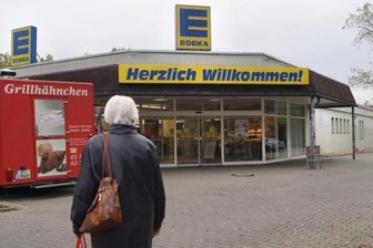 Zwickau: Vorerst keine weitere Nutzung für geschlossenen Edeka-Markt - Die Begrüßung überm Haupteingang gilt nicht mehr. Der Edeka-Markt am Eschenweg war im November geschlossen worden.