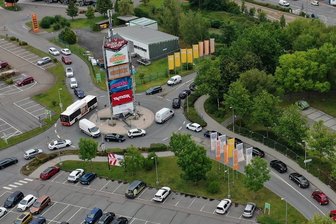 Zwickau: Warum der Kreisverkehr am Globus plötzlich zur Staufalle wird - Rund um den Kreisverkehr am Globus-Markt in Zwickau stauen sich derzeit die Autos. 