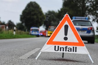 Zwickau: Zwei Leichtverletzte nach Vorfahrtsfehler - Am Mittwochnachmittag krachte es in Zwickau an der Kreuzung zur Osterweihstraße.