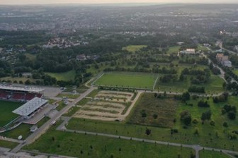 Zwickauer Architektengruppe rät von E5-Wiederaufbau ab - Laut Plan der Stadt sollen Wohnungen und Forschungsgebäude auf den grünen Wiesen entstehen.
