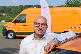 Zwickauer Azubi ist Jahrgangsbester: Warum wird man mit Mitte 30 Straßenwärter? - Robert Spitzner (33) hat in Zwickau seine Ausbildung zum Straßenwärter absolviert.