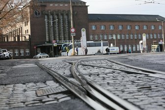 Zwickauer Bahnhofsvorplatz wird umgebaut – wann fahren wieder Straßenbahnen dorthin? - Die Gleise auf den Zufahrten zum Bahnhof sind verschlissen, vor allem in den Kurven.