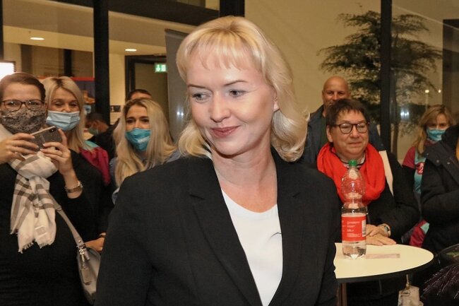 Zwickauer Baubürgermeisterin Kathrin Köhler zieht ihre erneute Bewerbung zurück - Kathrin Köhler, hier nach der verlorenen OB-Wahl, wird noch in diesem Jahr aus dem Rathaus ausscheiden. 