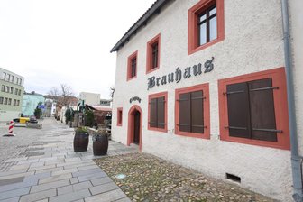 Zwickauer Brauhaus: Scheitert die Neuvermietung an Grundstücksfragen? - Die Fensterläden des Brauhauses auf der Seite zum Domhof sind geschlossen. Derzeit wird ein neuer Betreiber für die Gaststätte gesucht.