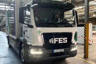 Zwickauer Brennstoffzellen-Lkw-Entwickler FES: Was der Branche das Leben schwer macht - Der Wasserstoff-Lkw der Zwickauer FES GmbH bei seiner Premiere im Juli. „Der Bedarf ist da“, sagt FES-Chef Christian Schwamberger.