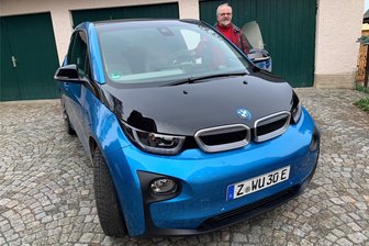 Zwickauer E-Auto-Fan sauer über Ladesäulen-Lotto: Warum nennen Betreiber ihre Preise nicht? - Wolfgang Uhlig fährt seit acht Jahren ein elektrisches Auto. Der 70-Jährige ärgert sich, dass man an den Zapfsäulen nicht gleich erkennen kann, was man bezahlen muss.