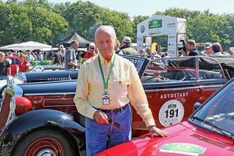 Zwickauer Ehrenbürger Carl Hahn: Höflich und mit innerer Größe - 2016 war Carl Hahn als 90-Jähriger Beifahrer bei der Sachsen Classic auch in Zwickau zu Gast. 