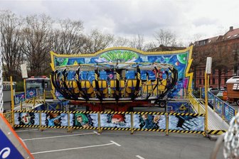Zwickauer Frühlingsvolksfest: Vier neue Attraktionen warten auf Besucher - Die rasante "Turbine" kann sich drehen, in die Höhe steigen und die Sitze bewegen. 
