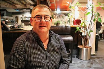 Zwickauer Gastronomen haben Personalsorgen - Lutz Grüneberger kocht seit über 30 Jahren im Familienbetrieb "Gambrinus" in Mosel. 