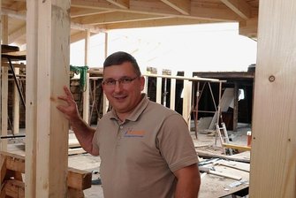 Zwickauer Haus der Vereine: Unterm Dach wächst ein Saal - Im August soll das Obergeschoss im Haus der Vereine fertig werden. Viel Holz und Licht sorgen für Atmosphäre. 