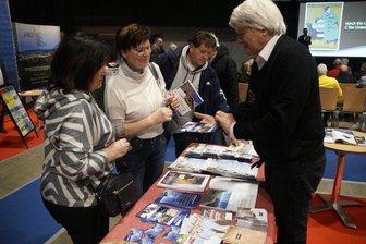 Zwickauer Hütte: Wirt hofft auf gute Saison 2025 - Heiz Leitner, Wirt der Zwickauer Hütte in Südtirol, war auch diesmal zur Reisemesse gekommen, um Fragen von Besuchern zu beantworten.