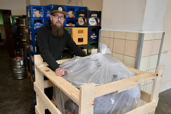 Zwickauer Kevin-Brauerei: Wann die Craftbeer-Hersteller nach dem Brand-Unglück wieder Bier ansetzen können - Stefan Wäntig, Betriebsleiter der Kevin-Brauerei in Zwickau, würde am liebsten sofort die neue Brauanlage auspacken. Doch er muss sich noch gedulden.