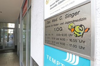 Zwickauer Kinderarztpraxis schließt: „Das Aus hat uns überrascht“ - Darauf, dass eine Praxis für Kinder- und Jugendmedizin in Zwickau bald schließt, deutet außen am Haus nichts hin.
