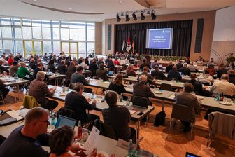Zwickauer Kreistag beschließt mehr Macht für Landrat Michaelis - Der Kreistag diese Woche, die vorletzte Sitzung in dieser Legislatur. Insgesamt zählt er 98 Mitglieder.