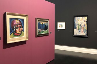 Zwickauer Kunstsammlungen zeigen Meisterwerke des Expressionismus - Links das Bild "Mädchenkopf mit rotem Turban und gelber Agraffe" von Alexej von Jawlensky, mit dem auch für die Sonderausstellung geworben wird.