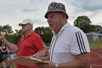Zwickauer Leichtathleten blicken auf erfolgreiches Halbjahr zurück - Zum Abschluss des ersten Wettkampf-Halbjahres der Leichtathleten des SV Vorwärts Zwickau konnte Vereinschef Dietmar Hallbauer (rechts) ein sehr positives Fazit ziehen.