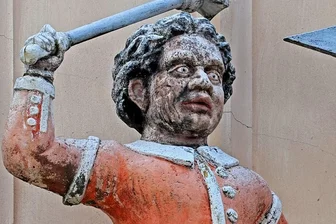 Zwickauer Mauritius: Wie dunkelhäutig soll der Stadtpatron in Zukunft dargestellt sein? - Der Mauritius im Zwickauer Stadtwappen hat seine dunkle Gesichtsfarbe verloren. Sie soll wieder hergestellt werde. 