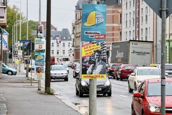 Zwickauer Parteien: Alle wollen weniger Wahlplakate, lehnen einen entsprechenden Antrag jedoch ab - Vor allem die Lichtmasten sind bei Wahlkämpfen bei den politischen Parteien sehr beliebt. Die Plakate hängen dicht an dicht. 