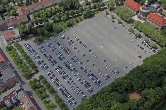 Zwickauer Platz der Völkerfreundschaft füllt Stadtsäckel - Zwickaus größter Parkplatz: Der Platz der Völkerfreundschaft.