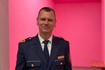 Zwickauer Polizeipräsident wird Chef des sächsischen Landeskriminalamts - Dirk Lichtenberger, im Bild vor der rosafarbenen Gewahrsamszelle in Zwickau, wechselt ins LKA.
