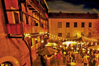 Zwickauer Posthalterei wird Schauplatz für Hofadvent: Vorab wird zum Vorglühen eingeladen - „Vorglühen“ als Testlauf für den „Hofadvent“ in der Posthalterei Zwickau.