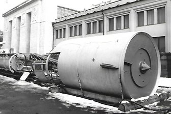 Zwickauer profilieren sich mit Tunnelbau - Der sowjetische Vortriebsschild D 2100 - hier präsentiert auf der Leipziger Messe - kam im Produktionsbereich Zwickau zum Einsatz. Er eignete sich mit seiner Abbauscheibe vor allem für sandigen Boden.