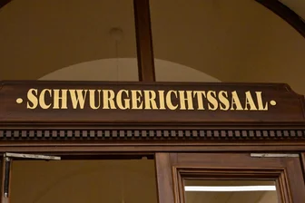 Zwickauer Prozess um versuchte Tötung von Kindern: Wie Nachbarn das Geschehen erlebt haben - Der Prozess findet im Schwurgerichtssaal des Landgerichts statt.