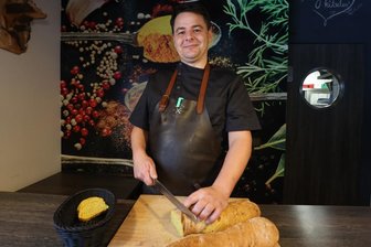 Zwickauer Restaurant "Zum Adam" will mit südamerikanischer Küche bei "Mein Lokal, dein Lokal" punkten - Karsten Bonitz bei vorbereitenden Arbeiten.