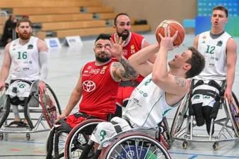Zwickauer Rollstuhlbasketballer verpassen in letzter Sekunde die Sensation - Der finnische Routinier Teemu Partanen wurde am Samstag im Heimspiel gegen Köln ein wenig zu tragischen Figur bei RB Zwickau. In der Schlussphase landete sein Drei-Punkte-Wurf nur am Ring statt im Korb. So verpassten die Gastgeber die mögliche Verlängerung.