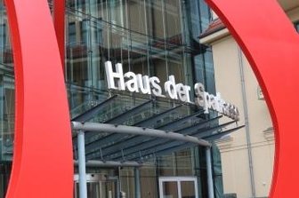Zwickauer Sparkasse schafft Strafzinsen wieder ab - Die Sparkasse bittet Sparer mit hohen Einlagen nicht länger zur Kasse.