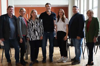 Zwickauer SPD legt ihre vier Ortsgruppen zusammen - Der neue Vorstand des SPD-Ortsvereins Zwickau (v. l.): Henry Sippel, Anne-Kathrin Findeiß, Steffie Heinzig, Sascha Vogelsang, Lea Männel, Udo Strewe, Angela Geyer (nicht auf dem Bild: Jana Allrath).