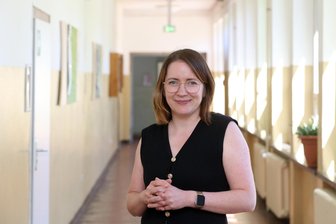 Zwickauer Stadträte machen Schulleiterin froh: 15,8 Millionen Euro fließen in Gebäudesanierung - Schulleiterin Julia Nitschke freut sich über die Sanierung der Rudolf-Weiß-Schule. Sie ist sich der Herausforderung bewusst. Die Schule soll bei laufendem Betrieb saniert werden.