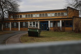 Zwickauer Stadtrat beschließt 2,2 Millionen Euro für Sanierung der Turnhalle der Schule am Windberg - Die Turnhalle der Windbergschule ist in die Jahre gekommen. Ab September 2026 soll sie saniert werden.