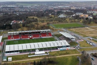 Zwickauer Stadtrat sagt Nein zu Wiederaufbau in Eckersbach - Vom Stadion in Richtung Tal ist mit Ausnahme des Indoorspielplatzes Zwickelino alles grün. Dort - aber auch in der Gegenrichtung - sollte laut dem gescheiterten Konzept das ganze Areal neu belebt werden. 