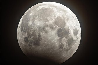 Zwickauer Sternwarte: 60 Gäste verfolgen partielle Mondfinsternis - So sah die partielle Mondfinsternis am Samstag von Zwickau aus betrachtet aus.