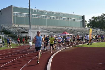 Zwickauer Stundenlaufserie wird zur schweißtreibenden Angelegenheit - Der Stundenlauf in Zwickau war am Mittwochabend bei Temperaturen von über 30 Grad Celsius eine echte Hitzeschlacht.