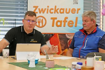 Zwickauer Tafel vor dem Aus: „Ohne weitere Spenden müssen wir zum Jahresende schließen“ - Ernste Situation: Jens Juraschka (links) vom Tafel-Trägerverein und Ralf Hutschenreuter, Teamleiter der Tafel, warnen vor dem drohenden Aus der Zwickauer Tafel.