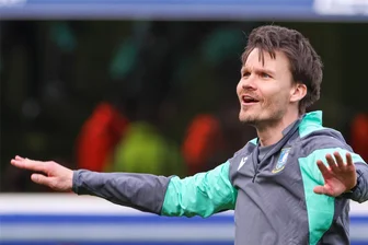 Zwickauer Trainer Danny Röhl schreibt Fußballmärchen in England: „Ich war Trainer, Manager und Teambetreuer in einer Person“ - Der gebürtige Zwickauer Danny Röhl hat als Cheftrainer von Sheffield Wednesday ein kleines Fußballwunder in England geschafft. Bis Herbst 2023 war er noch Co-Trainer von Hansi Flick bei der deutschen Nationalmannschaft.