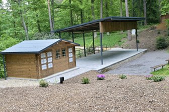 Zwickauer Waldparksingen gerettet: Bühne im Weißenborner Wald so gut wie fertig - Die Waldbühne im Weißenborner Wald wurde saniert und neugestaltet.